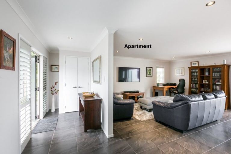 Photo of property in 15 Woodford Heights, Havelock North, 4130