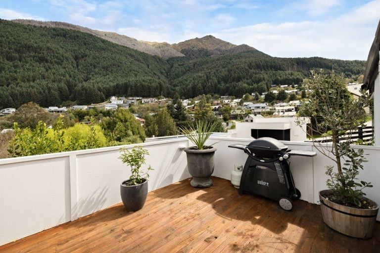 Photo of property in 12 Mackinnon Terrace, Sunshine Bay, Queenstown, 9300