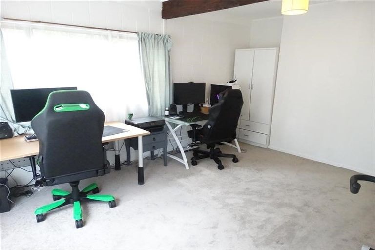 Photo of property in 23 Heaton Grove, Chatswood, Auckland, 0626