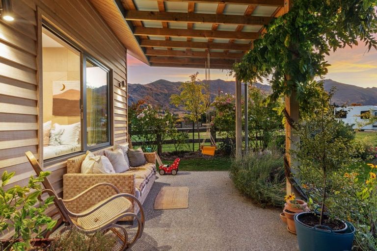 Photo of property in 3 Doug Ledgerwood Drive, Wanaka, 9305