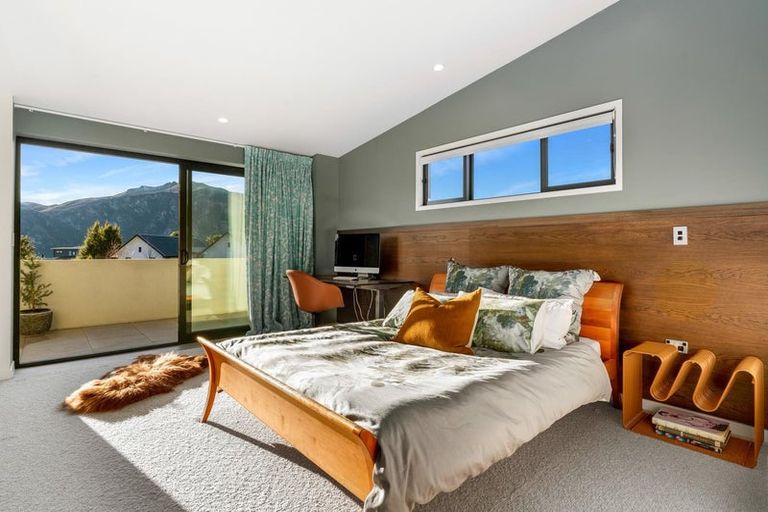 Photo of property in 8b Minaret Ridge, Wanaka, 9305