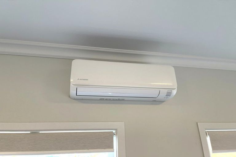 Photo of property in 10 Highbury Road, Highbury, Wellington, 6012