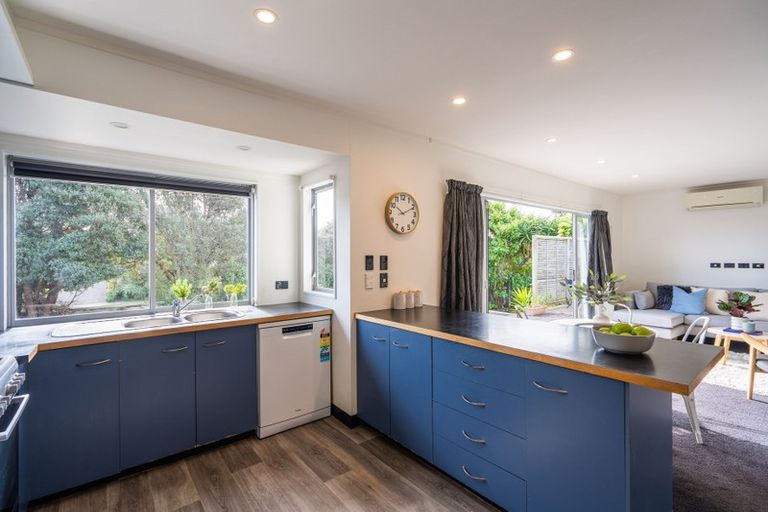 Photo of property in 52 Rutherford Drive, Waikanae Beach, Waikanae, 5036