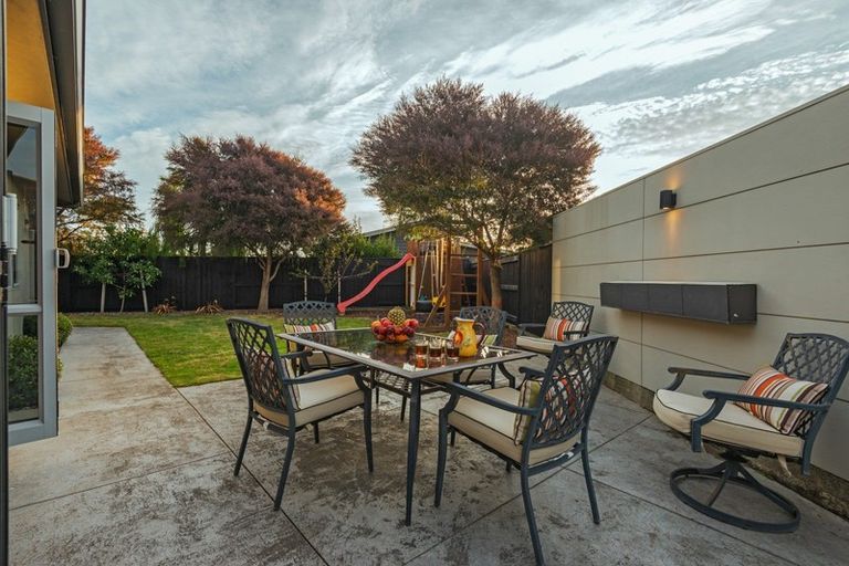 Photo of property in 22 Tennyson Avenue, Kelvin Grove, Palmerston North, 4414