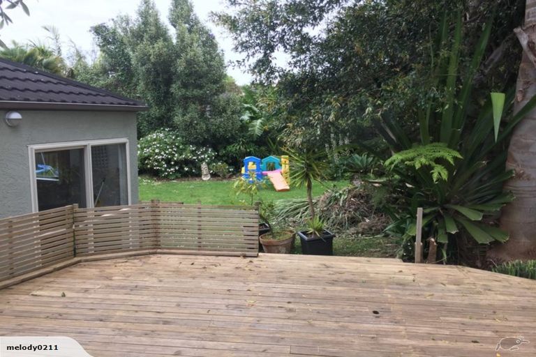 Photo of property in 17 Massey Avenue, Greenlane, Auckland, 1061