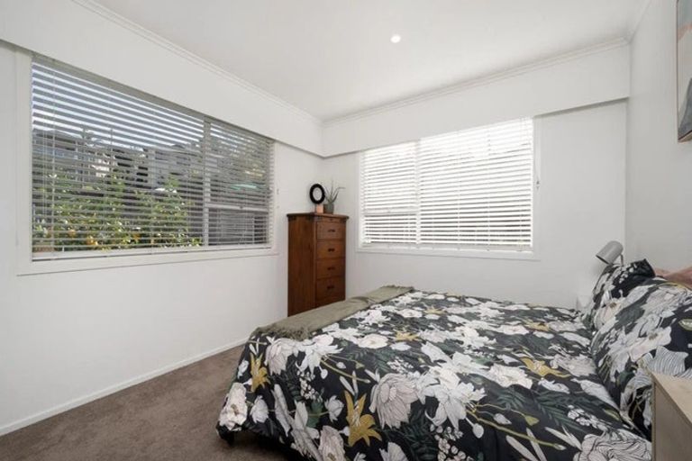 Photo of property in 30 Kiteroa Terrace, Rothesay Bay, Auckland, 0630