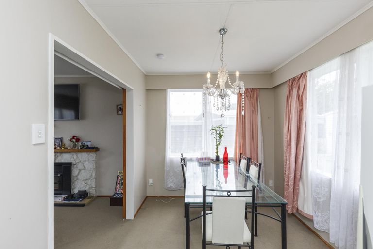 Photo of property in 26 Rhodes Drive, Kelvin Grove, Palmerston North, 4414