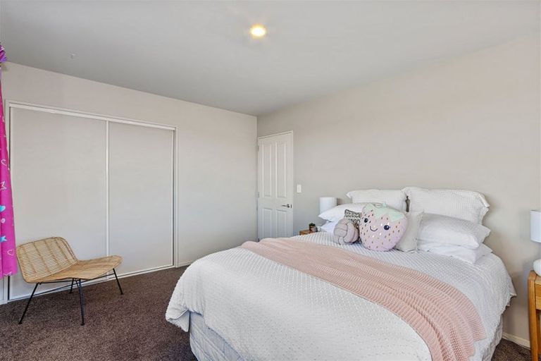 Photo of property in 15 Dinglebay Place, Casebrook, Christchurch, 8051