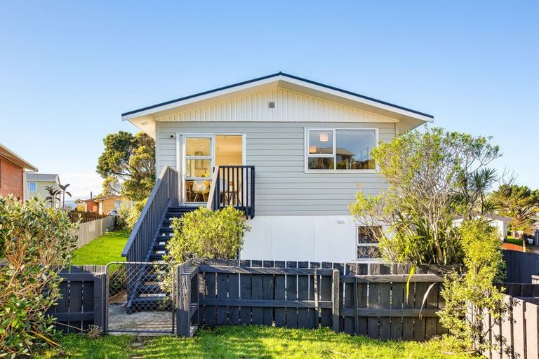 Photo of property in 19 Sombrero View, Ascot Park, Porirua, 5024