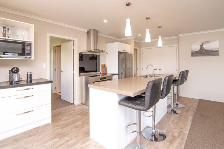 Photo of property in 9 Ruapehu Drive, Fitzherbert, Palmerston North, 4410