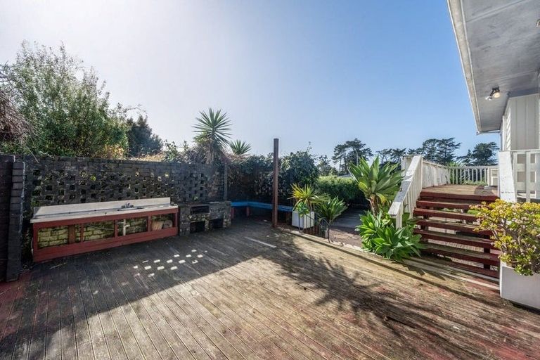 Photo of property in 1 Beldon Place, Pakuranga Heights, Auckland, 2010