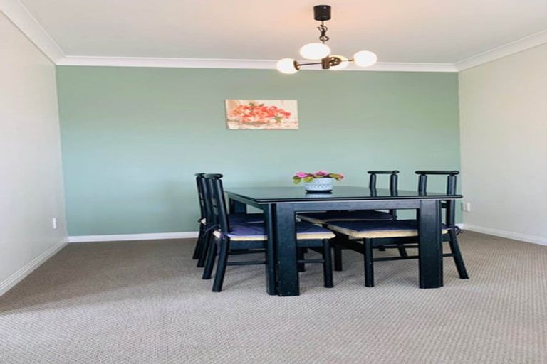 Photo of property in 2/890 East Coast Road, Northcross, Auckland, 0630