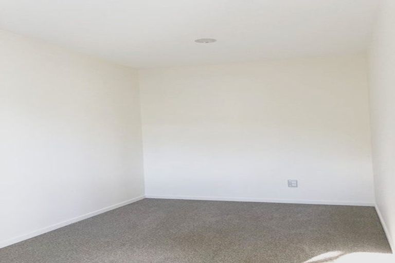 Photo of property in 17 Preston Avenue, Henderson, Auckland, 0610