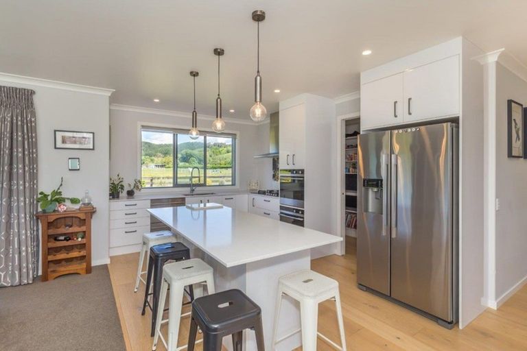 Photo of property in 441 Tararua Road, Levin, 5571