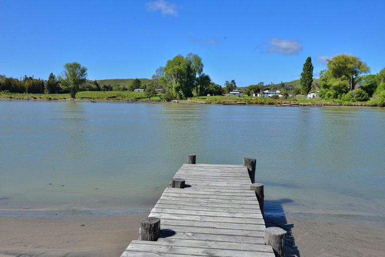 Photo of property in 14 Monkhouse Street, Tolaga Bay, 4077