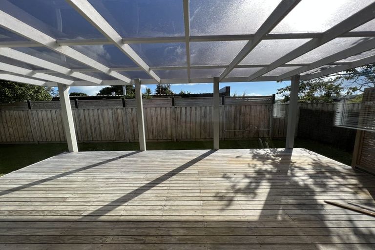 Photo of property in 7 Booralee Avenue, Botany Downs, Auckland, 2010