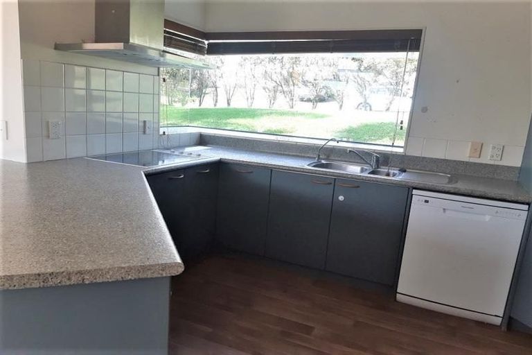 Photo of property in 19 Mandeville Place, Unsworth Heights, Auckland, 0632