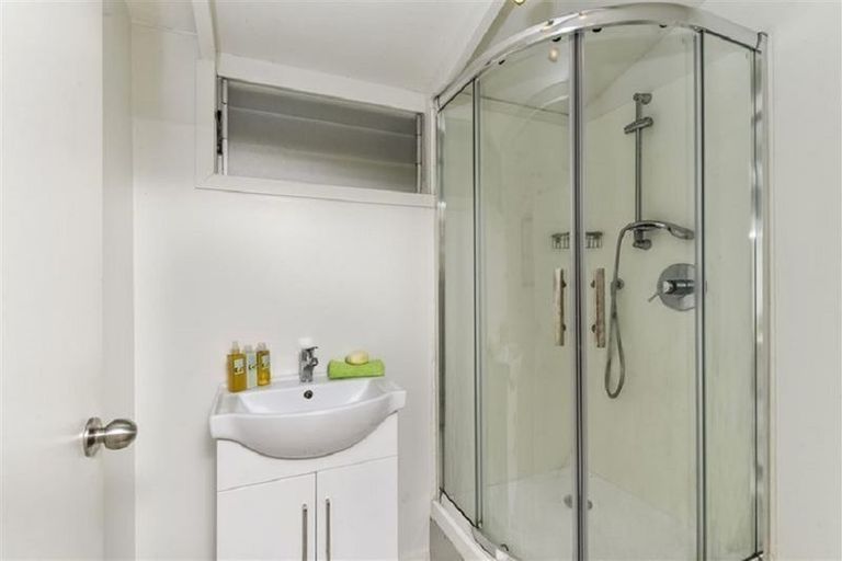 Photo of property in 32 Greenhithe Road, Greenhithe, Auckland, 0632