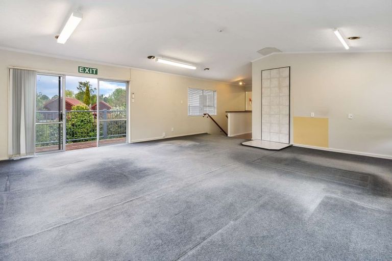 Photo of property in 222 Memorial Avenue, Burnside, Christchurch, 8053