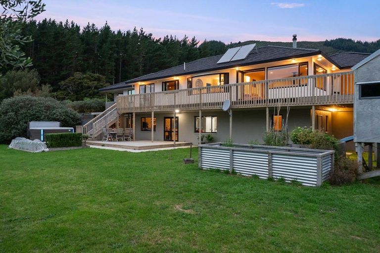 Photo of property in 1276 Coast Road, Wainuiomata Coast, Lower Hutt, 5373