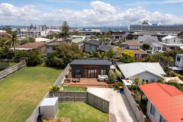 Photo of property in 36a Oceanview Road, Mount Maunganui, 3116