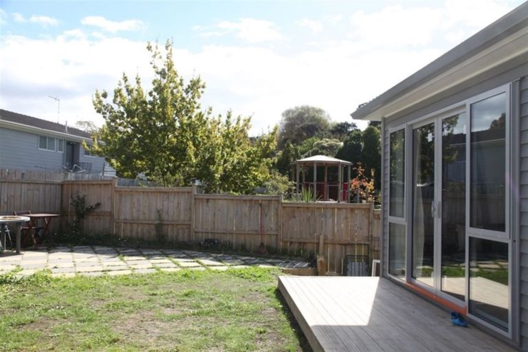 Photo of property in 3 Julia Place, Totara Vale, Auckland, 0629