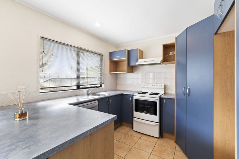 Photo of property in 23a Grove Road, Papakura, 2110