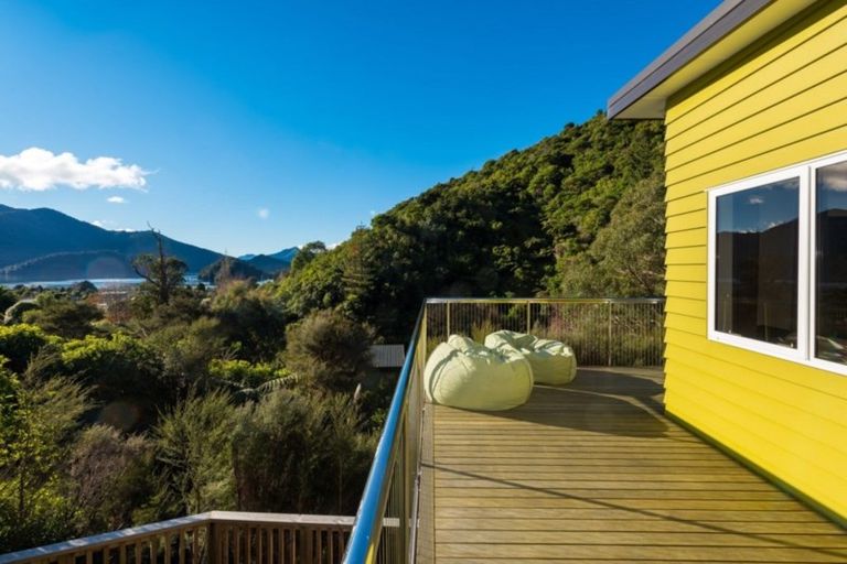 Photo of property in 28 Brough Place, Ngakuta Bay, Picton, 7281