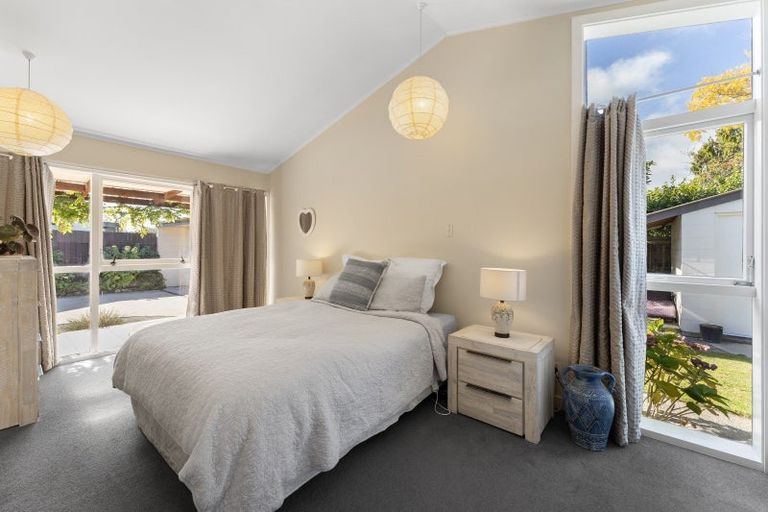 Photo of property in 32 Roberta Drive, Somerfield, Christchurch, 8024