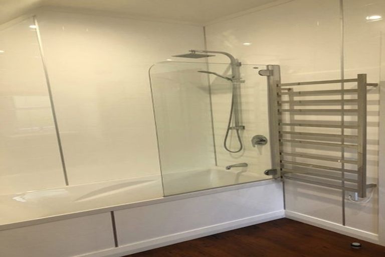 Photo of property in 9 Homewood Crescent, Karori, Wellington, 6012