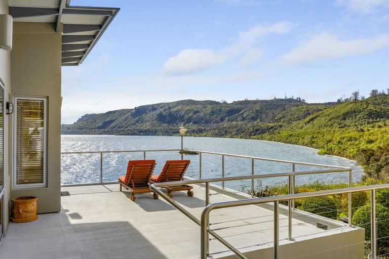 Photo of property in 26 Whakamoenga Point, Acacia Bay, Taupo, 3385