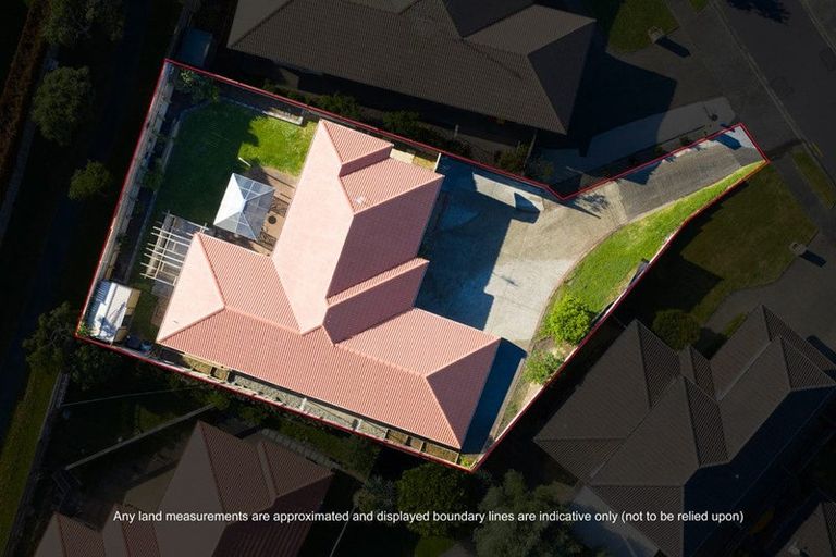 Photo of property in 8 William Woods Court, Flat Bush, Auckland, 2016