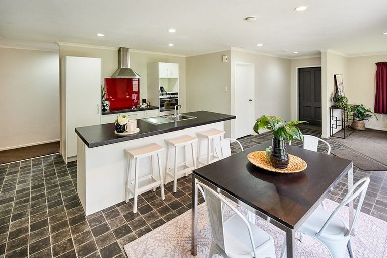 Photo of property in 70 Sunstone Crescent, Timberlea, Upper Hutt, 5018