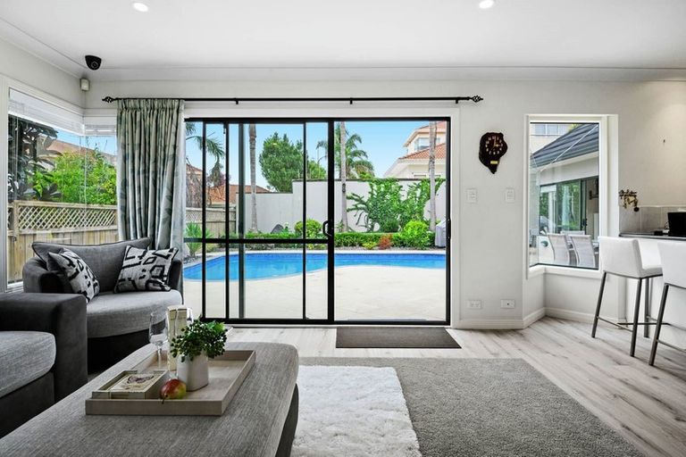 Photo of property in 3a The Mews, Shamrock Park, Auckland, 2016