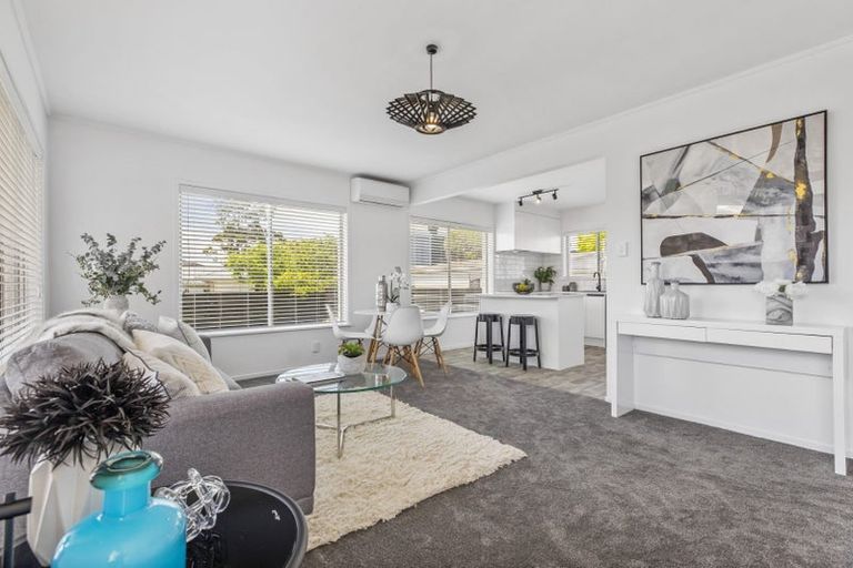 Photo of property in 2/25 Pinedale Place, Henderson, Auckland, 0610