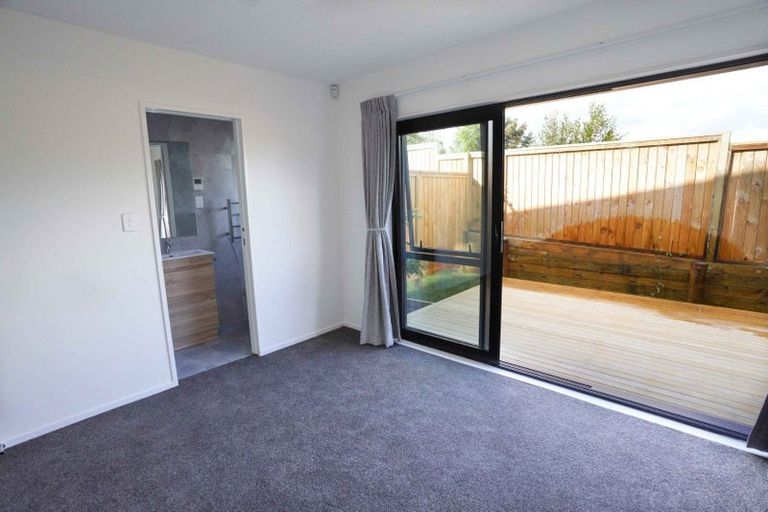 Photo of property in 6/19 Kingdale Road, Henderson, Auckland, 0610