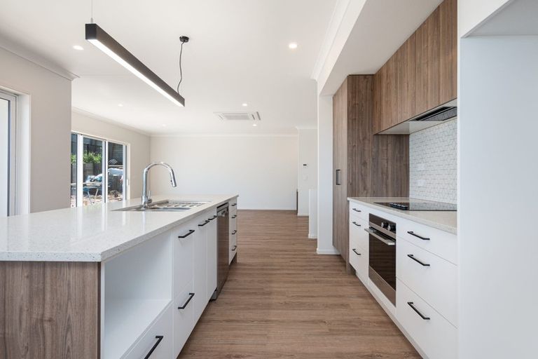 Photo of property in 11 Charlotte Drive, Omokoroa, 3114