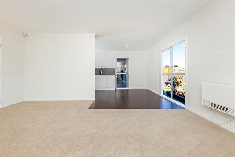 Photo of property in 68 Chelburn Crescent, Mangere East, Auckland, 2024