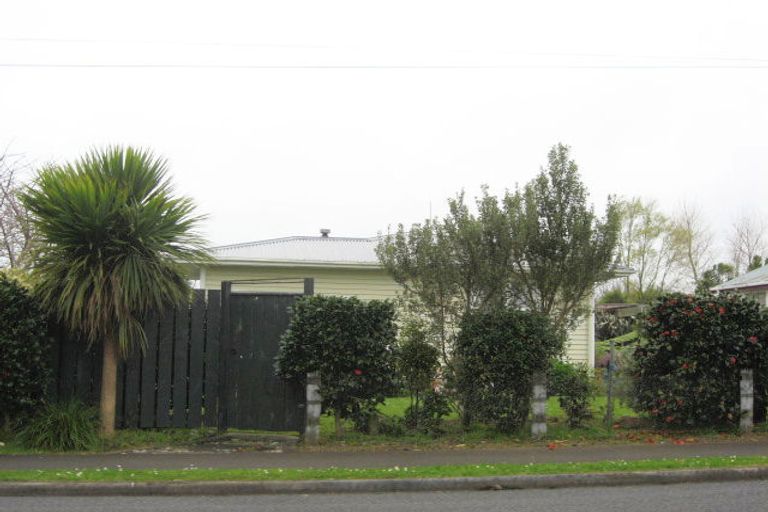 Photo of property in 25 Carthew Street, Okato, 4335