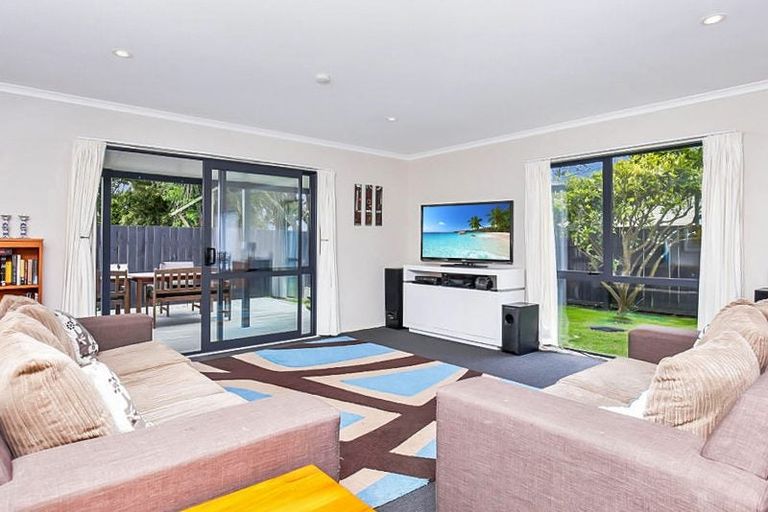 Photo of property in 13a Albert Road, Kelston, Auckland, 0602