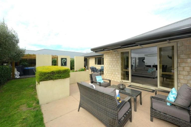 Photo of property in 76 Puhara Avenue, Parklands, Christchurch, 8083