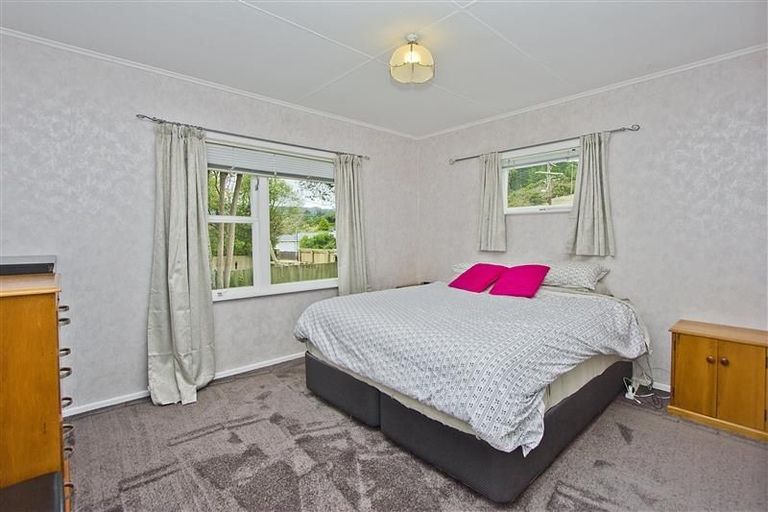 Photo of property in 10 Gardiner Grove, Wainuiomata, Lower Hutt, 5014