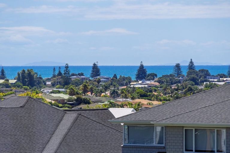 Photo of property in 15 Dulcie Way, Orewa, 0931