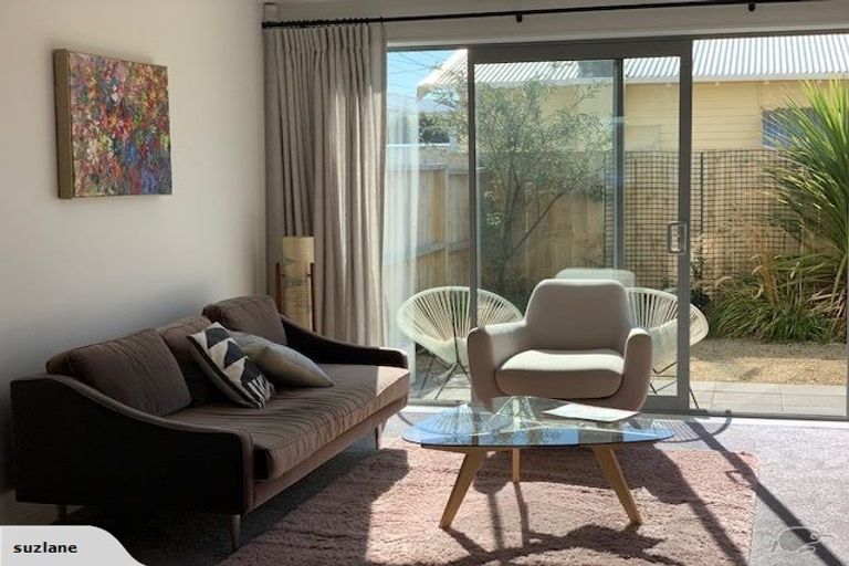 Photo of property in 2/2 Stone Street, Miramar, Wellington, 6022