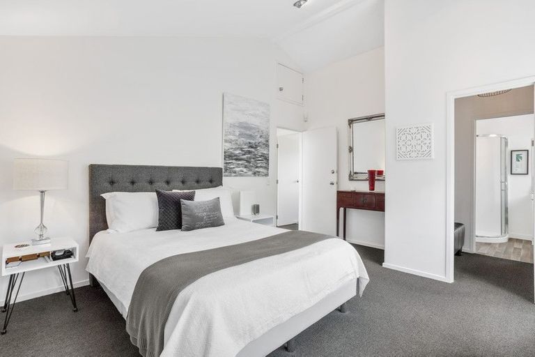 Photo of property in 141 Matipo Road, Te Atatu Peninsula, Auckland, 0610