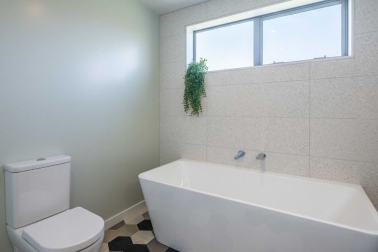 Photo of property in 14 Te Heke Place, Waikanae, 5036