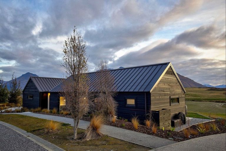 Photo of property in 1 Cunninghams Drive, Jacks Point, Queenstown, 9371