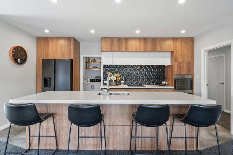 Photo of property in 34 Freedom Drive, Kelvin Grove, Palmerston North, 4414