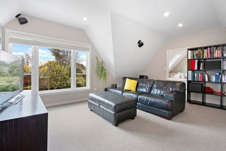 Photo of property in 8 Dunrobin Place, Avonhead, Christchurch, 8042