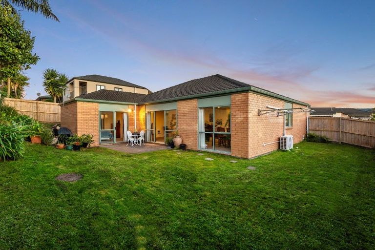 Photo of property in 15 Hercules Drive, Henderson, Auckland, 0612